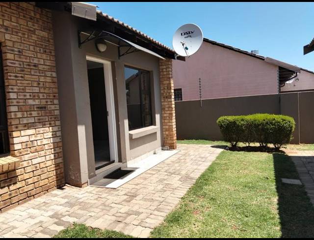 2 BEDROOM TOWNHOUSE FOR SALE IN DAWN PARK EXT